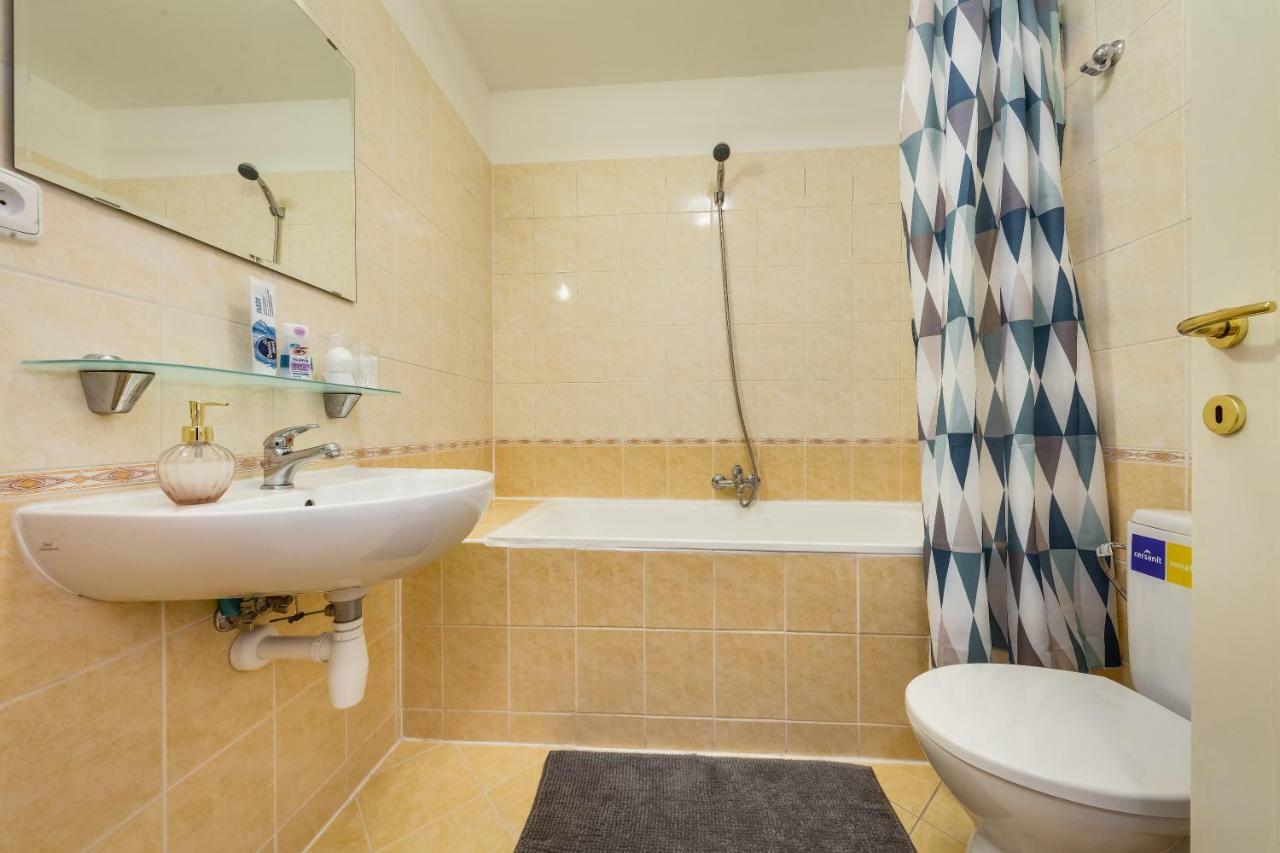 Nejedleho Apartmeet Prag Exteriör bild